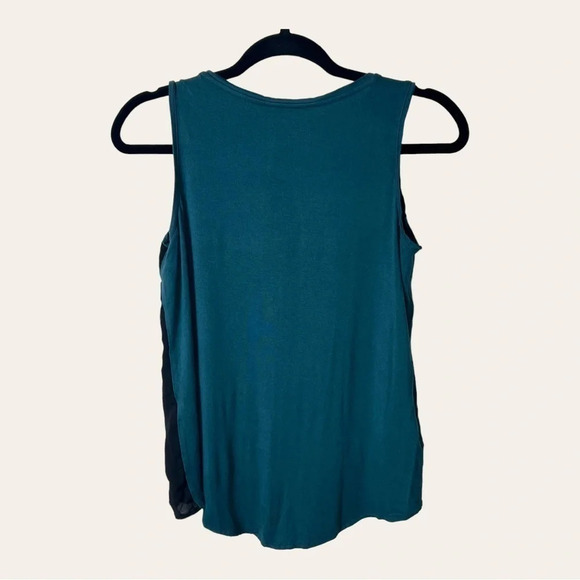 0886. WHITE HOUSE BLACK MARKET BLOUSE SLEEVELESS TEAL AND‎ BLACK IN COLOR - Picture 6 of 8